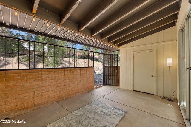 5521 N Arroyo Grande Drive, Tucson, AZ 85718