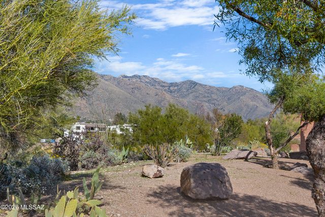 5521 N Arroyo Grande Drive, Tucson, AZ 85718