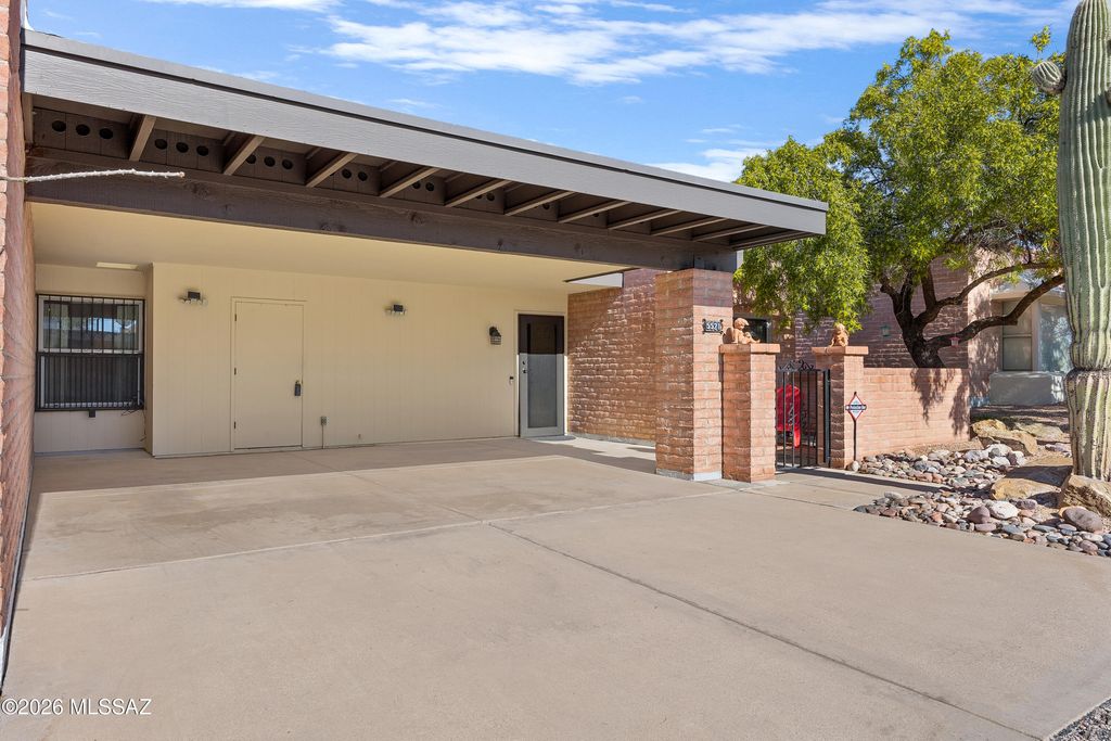 5521 N Arroyo Grande Drive, Tucson, AZ 85718