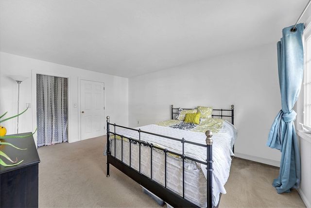 5 Weybridge Ln 5, Hopkinton, MA 01748