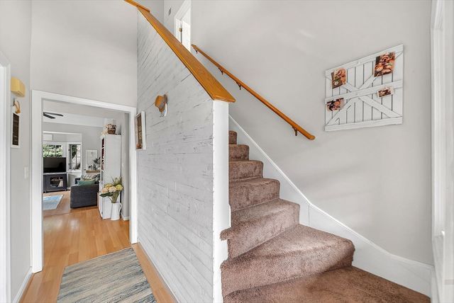 5 Weybridge Ln 5, Hopkinton, MA 01748