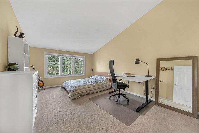 5 Weybridge Ln 5, Hopkinton, MA 01748