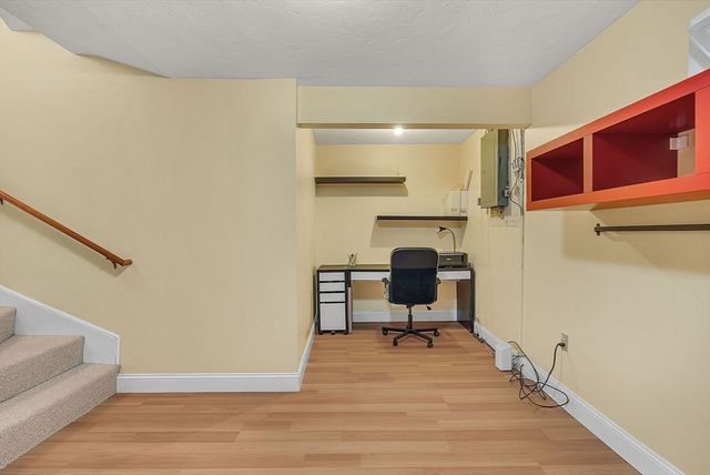 5 Weybridge Ln 5, Hopkinton, MA 01748