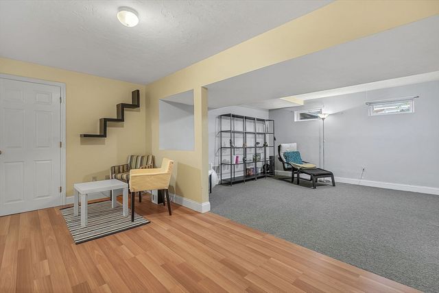 5 Weybridge Ln 5, Hopkinton, MA 01748