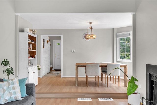 5 Weybridge Ln 5, Hopkinton, MA 01748