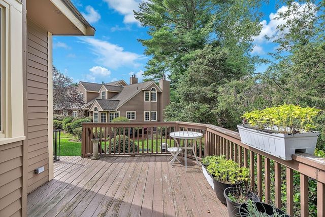 5 Weybridge Ln 5, Hopkinton, MA 01748