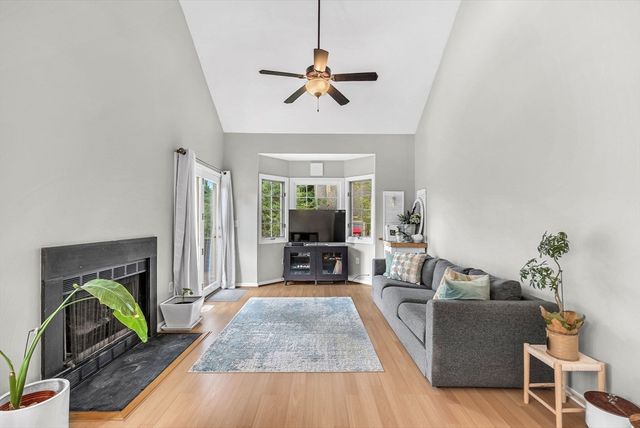 5 Weybridge Ln 5, Hopkinton, MA 01748