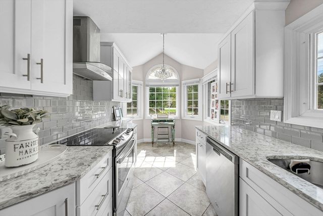 5 Weybridge Ln 5, Hopkinton, MA 01748