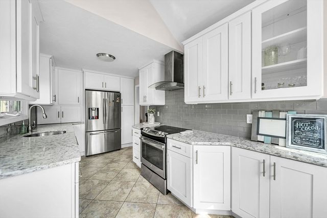 5 Weybridge Ln 5, Hopkinton, MA 01748