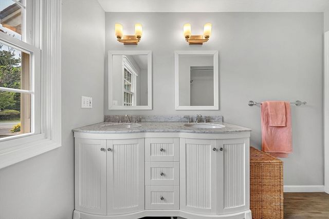 5 Weybridge Ln 5, Hopkinton, MA 01748