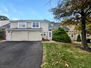 77 Avebury Pl, Franklin Twp., NJ 08873