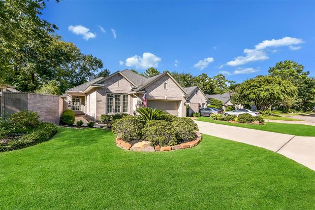 22 E Sienna Place, The Woodlands, TX 77382