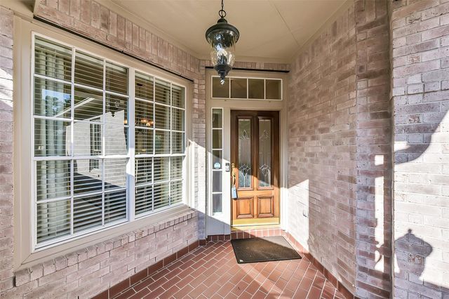 22 E Sienna Place, The Woodlands, TX 77382