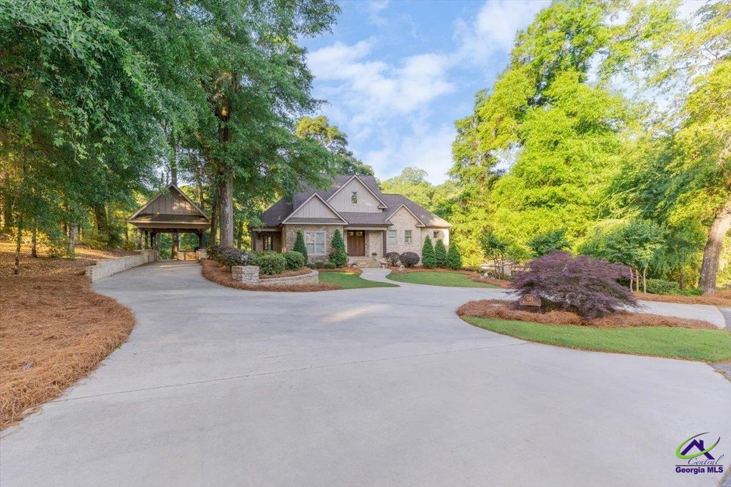 243 Mossland Dr, Perry, GA 31069