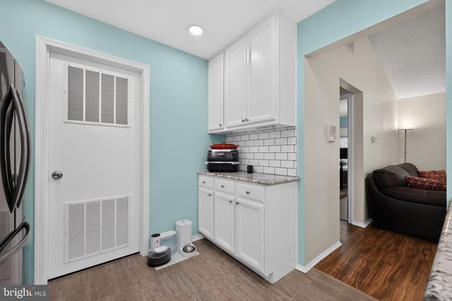 5806-B ADELAIDE DR, Mount Laurel, NJ 08054