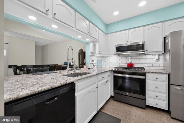 5806-B ADELAIDE DR, Mount Laurel, NJ 08054