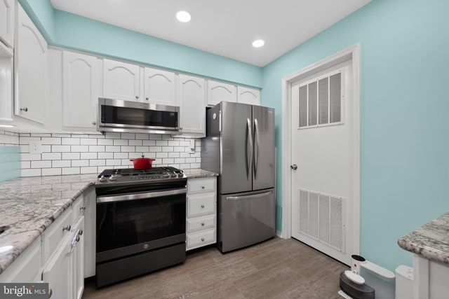 5806-B ADELAIDE DR, Mount Laurel, NJ 08054