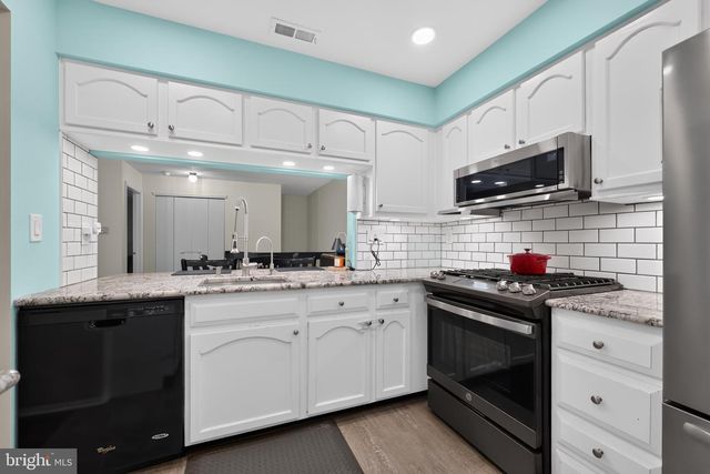 5806-B ADELAIDE DR, Mount Laurel, NJ 08054