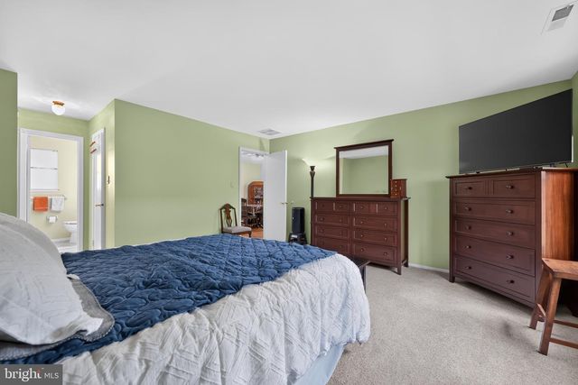 5806-B ADELAIDE DR, Mount Laurel, NJ 08054