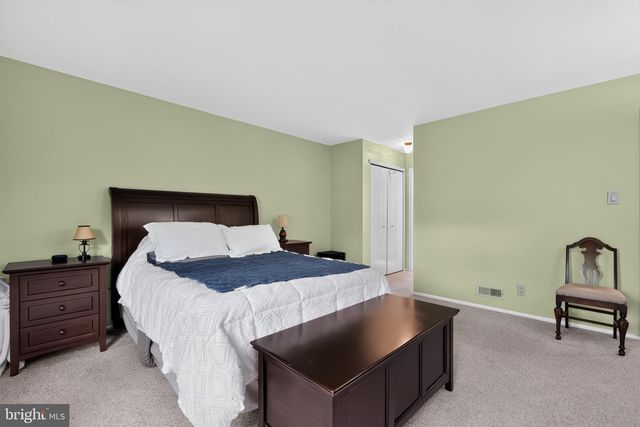 5806-B ADELAIDE DR, Mount Laurel, NJ 08054