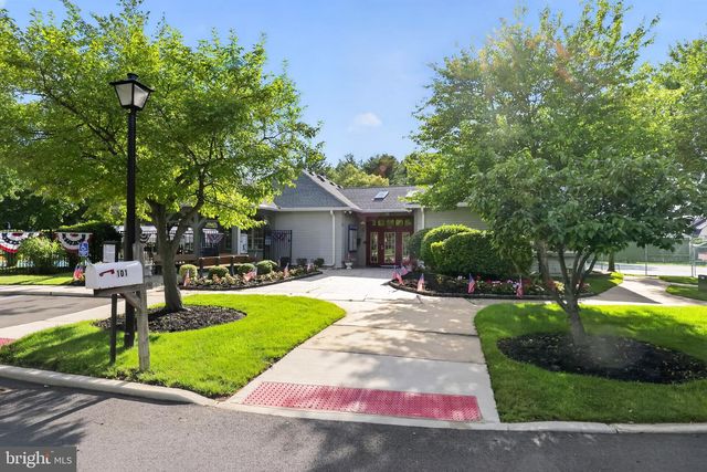 5806-B ADELAIDE DR, Mount Laurel, NJ 08054