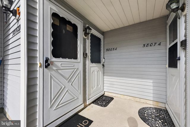5806-B ADELAIDE DR, Mount Laurel, NJ 08054