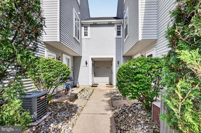 5806-B ADELAIDE DR, Mount Laurel, NJ 08054