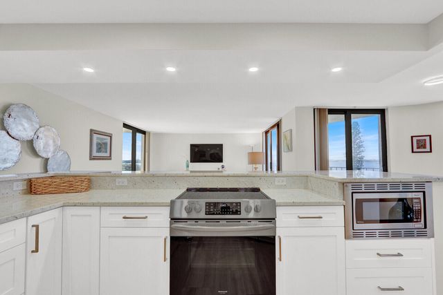 5420 N Ocean Drive 506, Singer Island, FL 33404