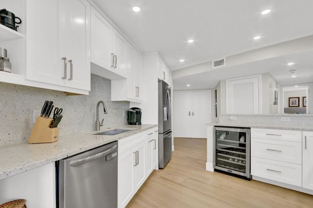 5420 N Ocean Drive 506, Singer Island, FL 33404