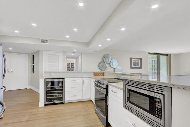 5420 N Ocean Drive 506, Singer Island, FL 33404