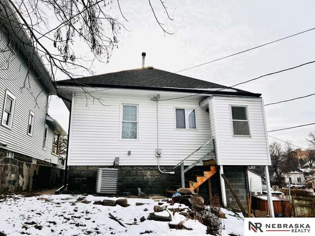 2614 Pierce Street, Omaha, NE 68105