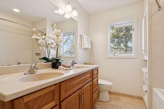 12500 Pinehurst Drive, Burnsville, MN 55337