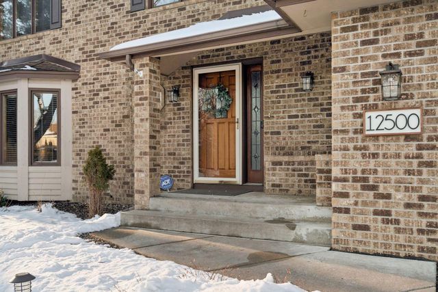 12500 Pinehurst Drive, Burnsville, MN 55337