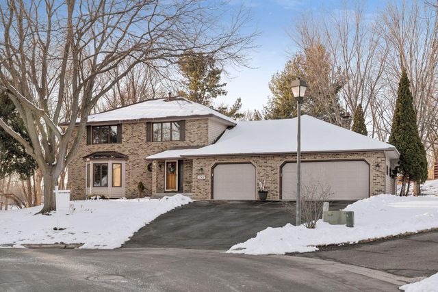 12500 Pinehurst Drive, Burnsville, MN 55337