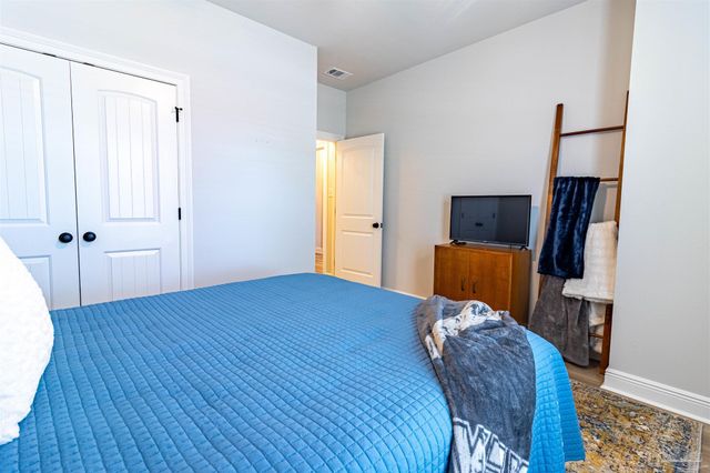 4234 Southern Palm Dr, Pace, FL 32571