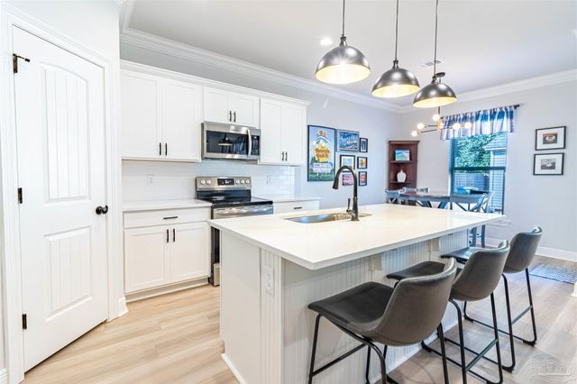 4234 Southern Palm Dr, Pace, FL 32571