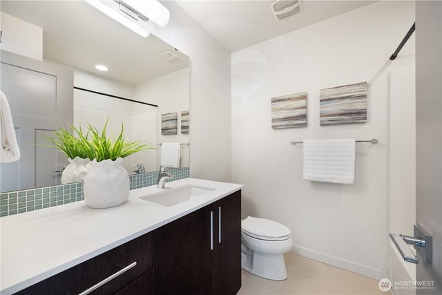 2705 S Charlestown Street, Seattle, WA 98108