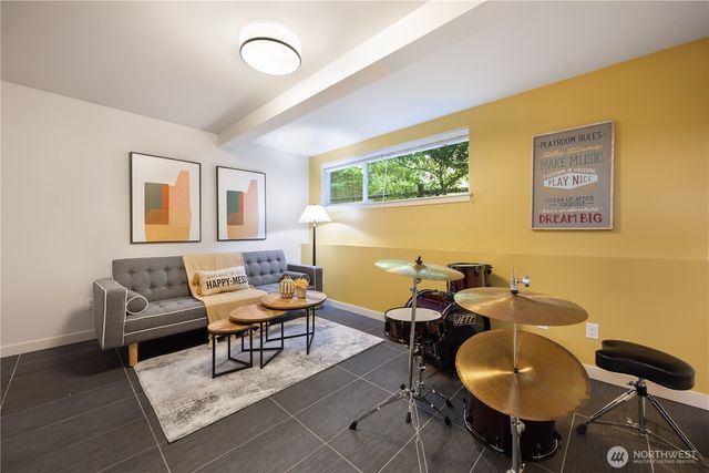 2705 S Charlestown Street, Seattle, WA 98108