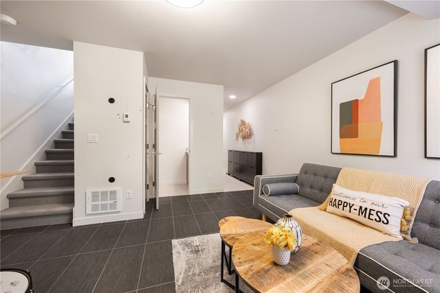 2705 S Charlestown Street, Seattle, WA 98108