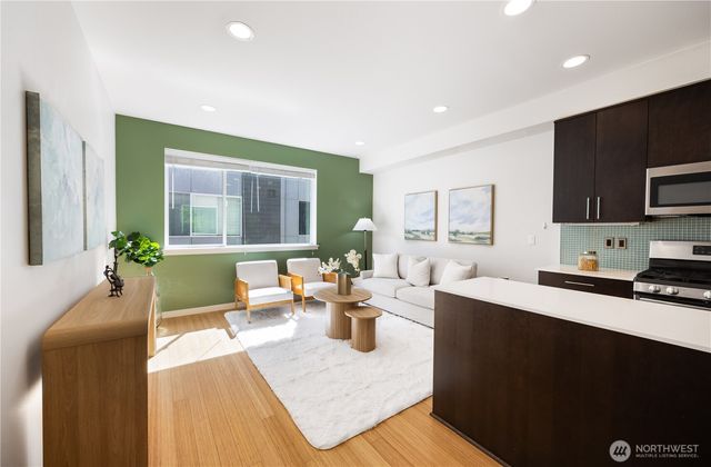 2705 S Charlestown Street, Seattle, WA 98108