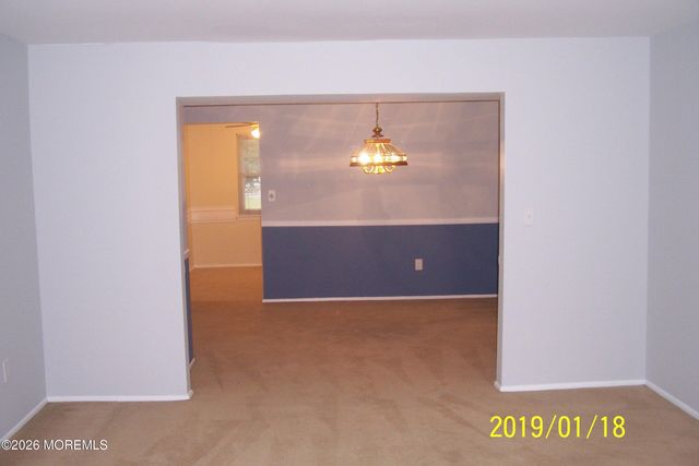 2002 Silver Court 2002, Hamilton, NJ 08690