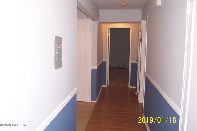 2002 Silver Court 2002, Hamilton, NJ 08690