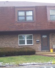 2002 Silver Court 2002, Hamilton, NJ 08690