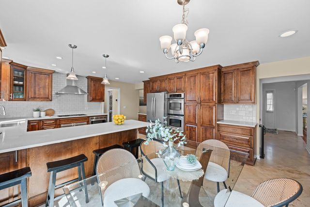 26 Brandywine Road, South Barrington, IL 60010