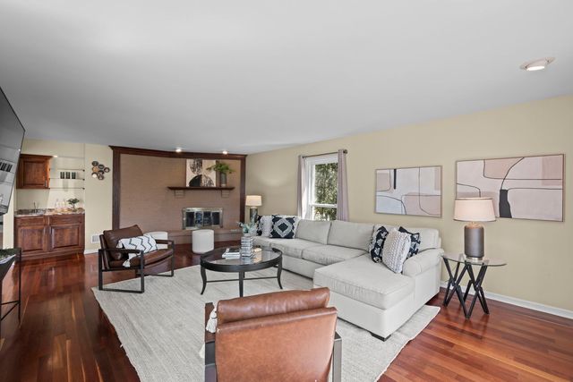 26 Brandywine Road, South Barrington, IL 60010