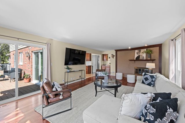 26 Brandywine Road, South Barrington, IL 60010
