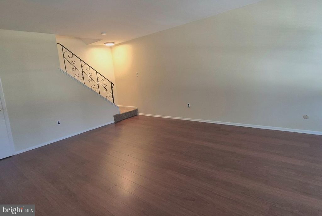 1070 HARBOUR DR, PALMYRA, NJ 08065 — photo 2