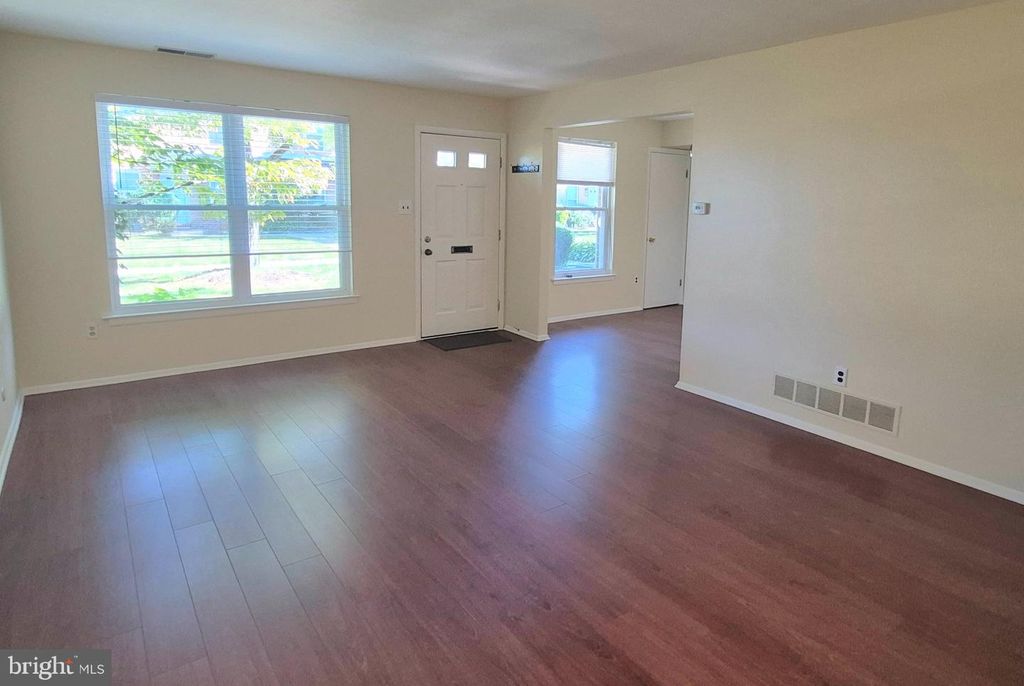1070 HARBOUR DR, PALMYRA, NJ 08065 — photo 3