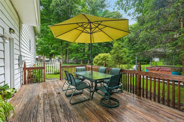 5 Lacona Road, Mahopac, NY 10541