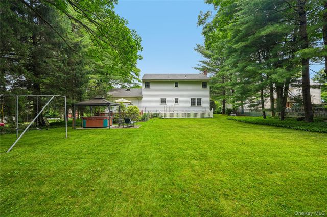 5 Lacona Road, Mahopac, NY 10541